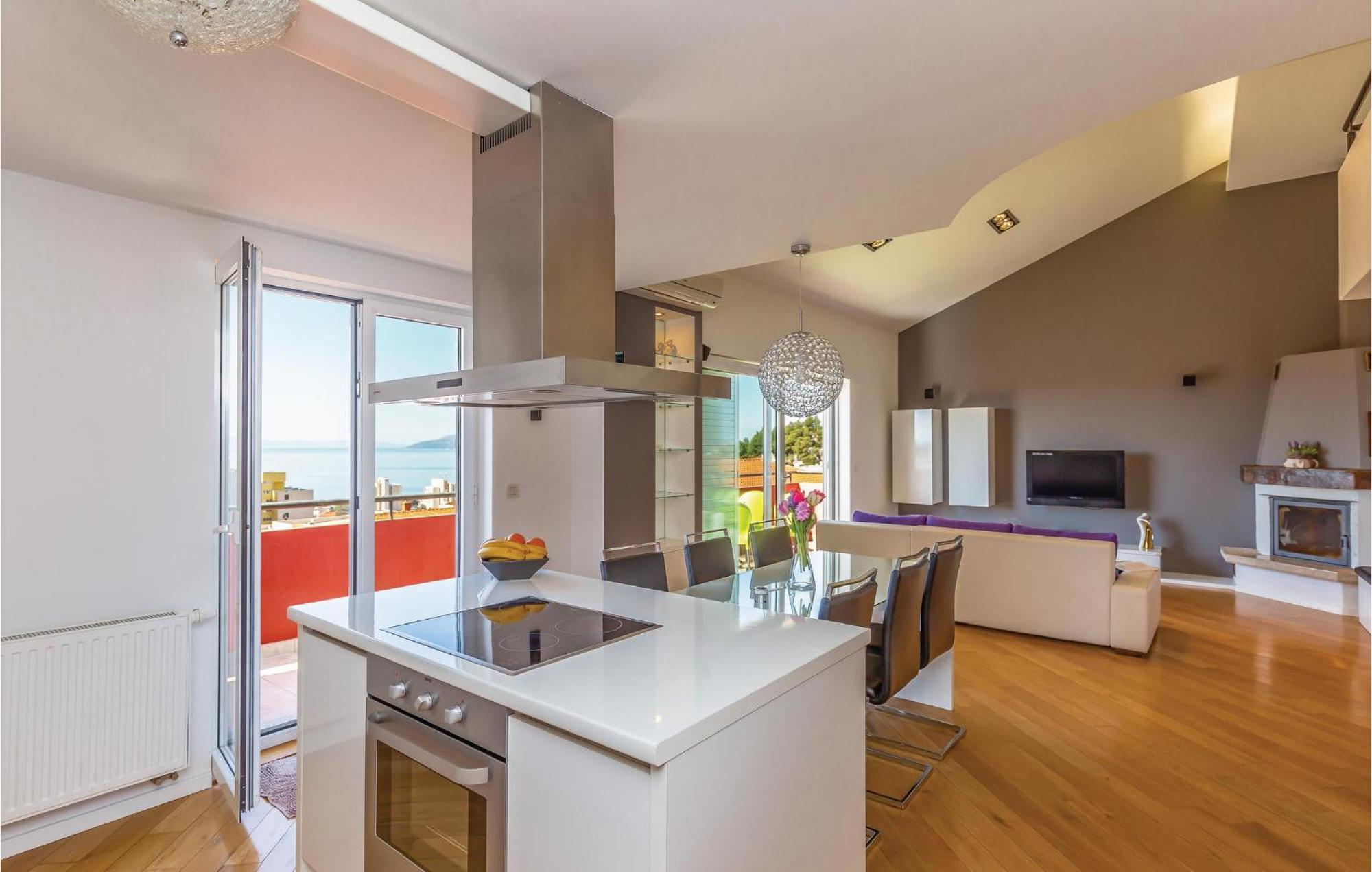 Lovely Apartment In Makarska With Kitchenette Exterior foto