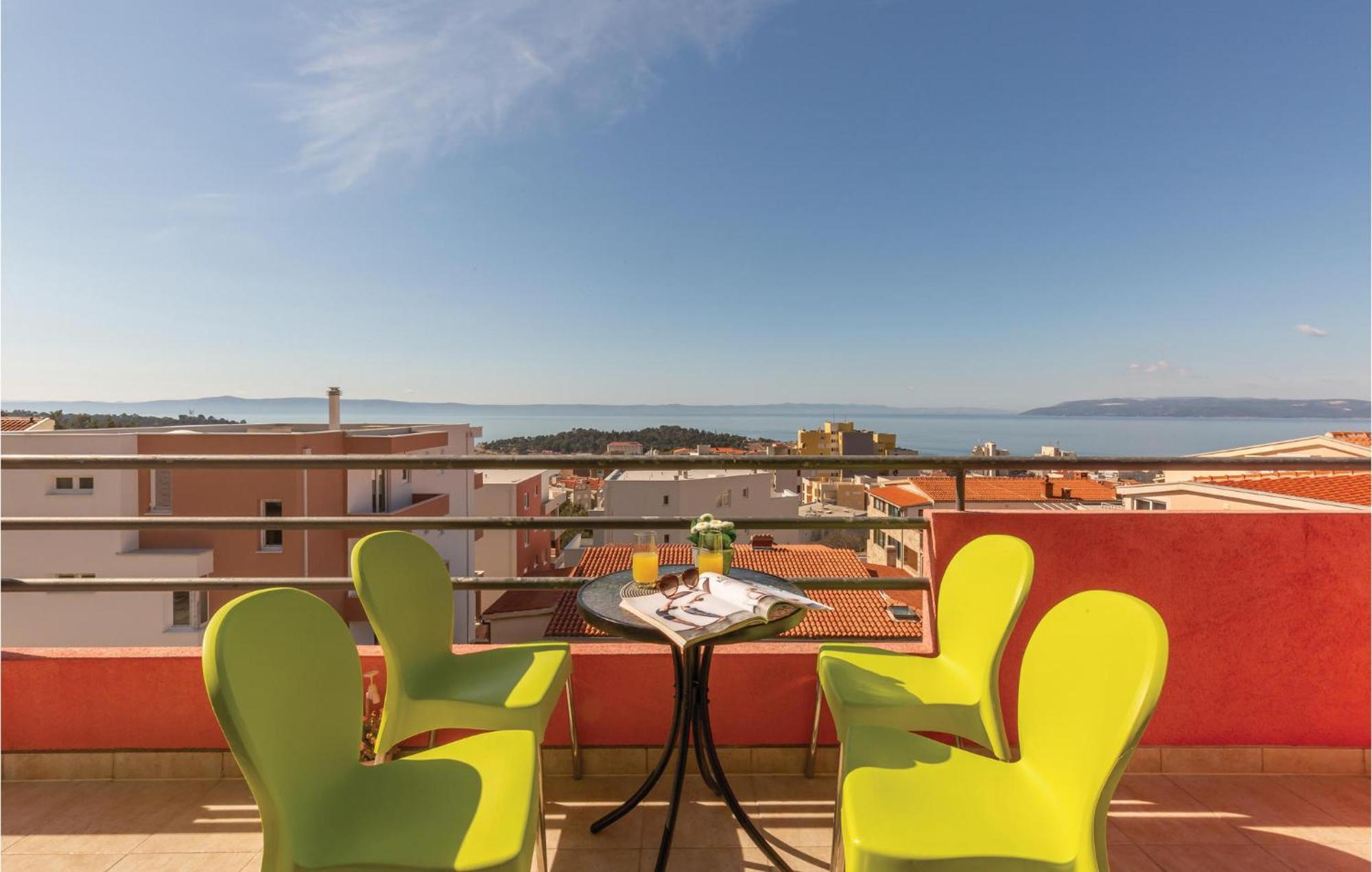 Lovely Apartment In Makarska With Kitchenette Exterior foto